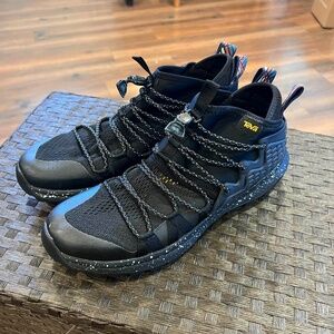 Teva Wilder Hiking Shoe - size 12 USA